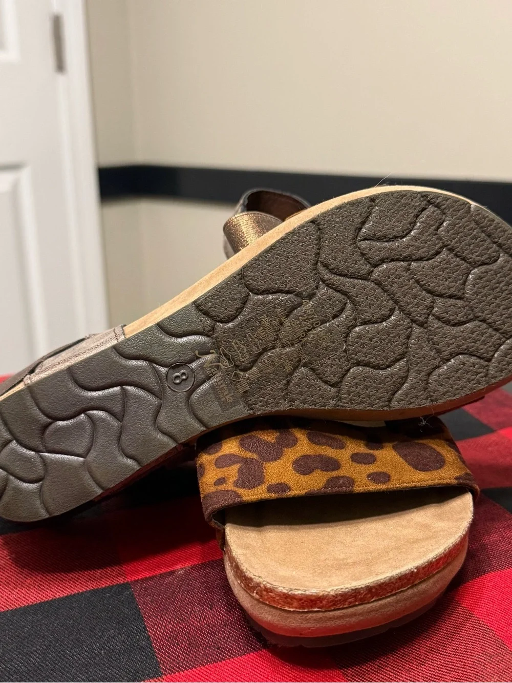 Natural Reflections stylish wedge
